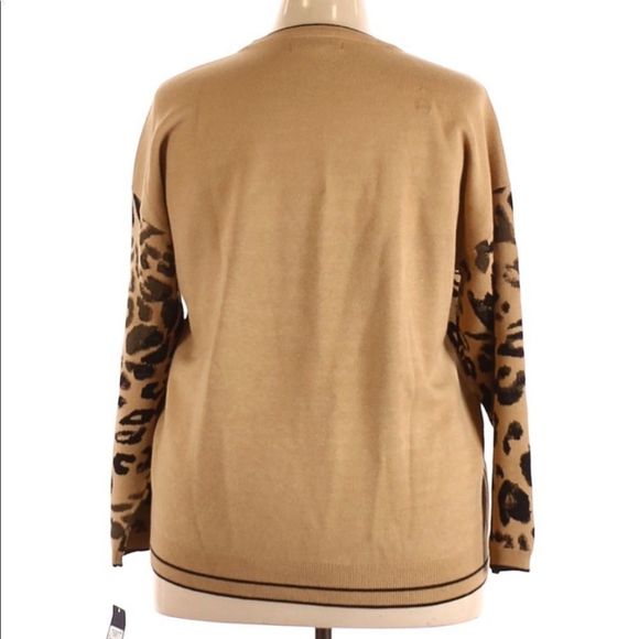 Beautiful animal print sweater - Picture 2 of 2